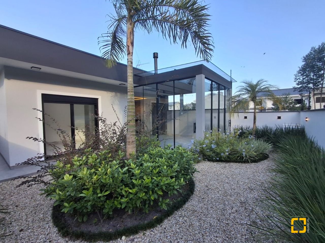 Casa com 112m², 3 quartos (sendo 1 suíte), 2 garagens, no bairro Potecas em São José