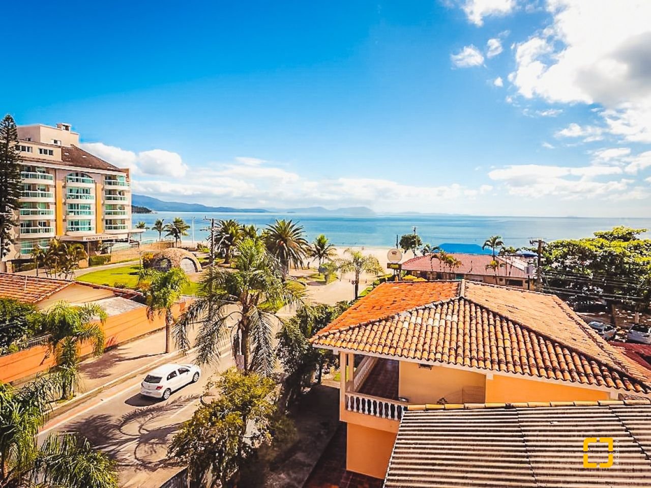Hotel com 1084m², 42 quartos (sendo 21 suítes), 18 garagens, no bairro Canasvieiras em Florianópolis