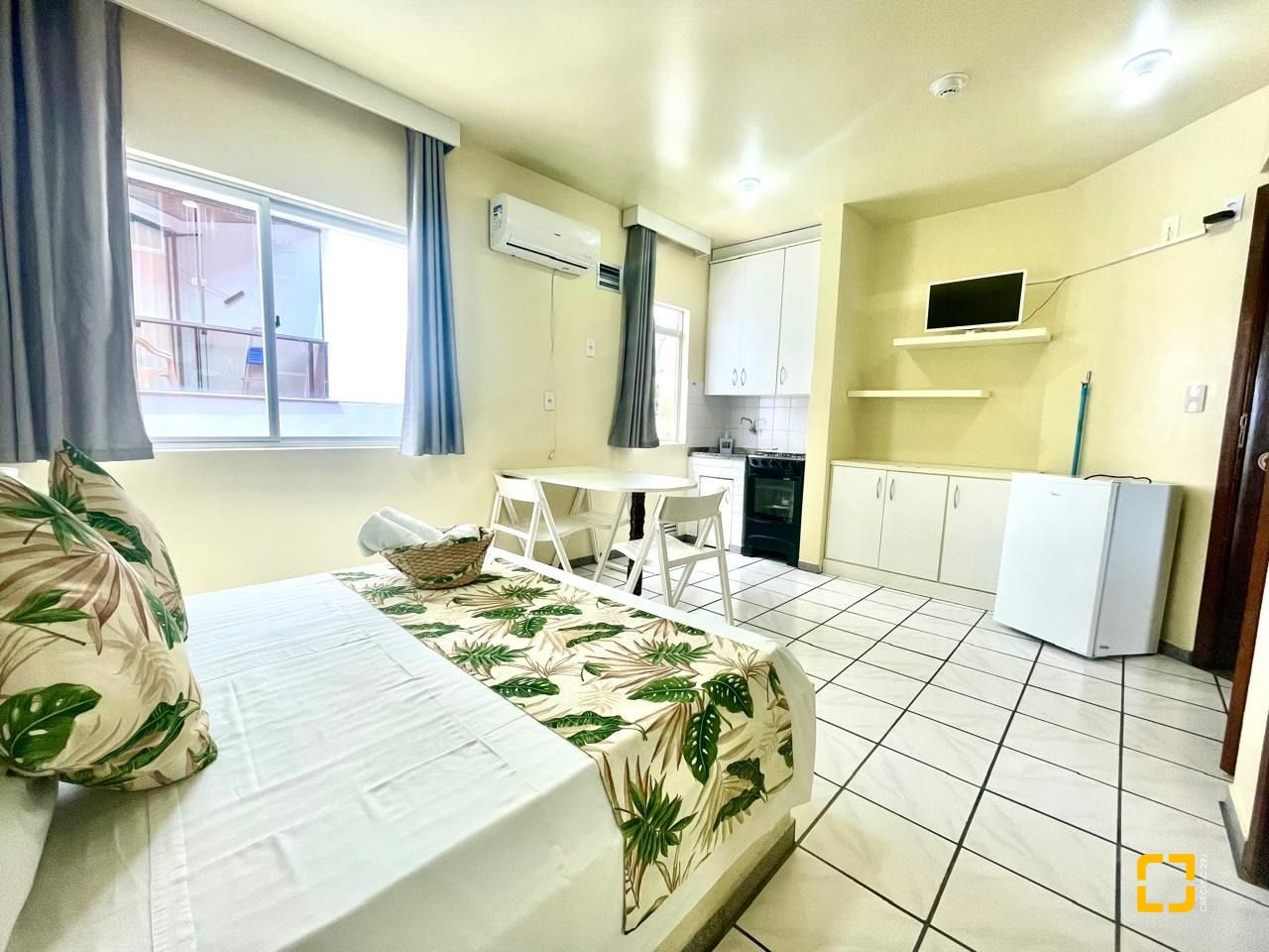 Hotel com 1084m², 42 quartos (sendo 21 suítes), 18 garagens, no bairro Canasvieiras em Florianópolis