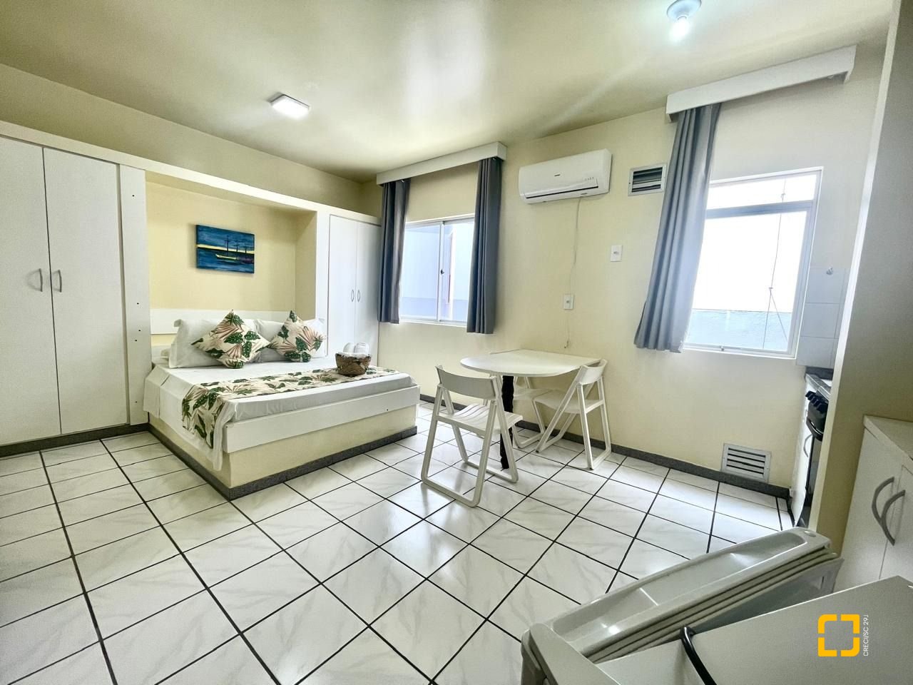 Hotel com 1084m², 42 quartos (sendo 21 suítes), 18 garagens, no bairro Canasvieiras em Florianópolis