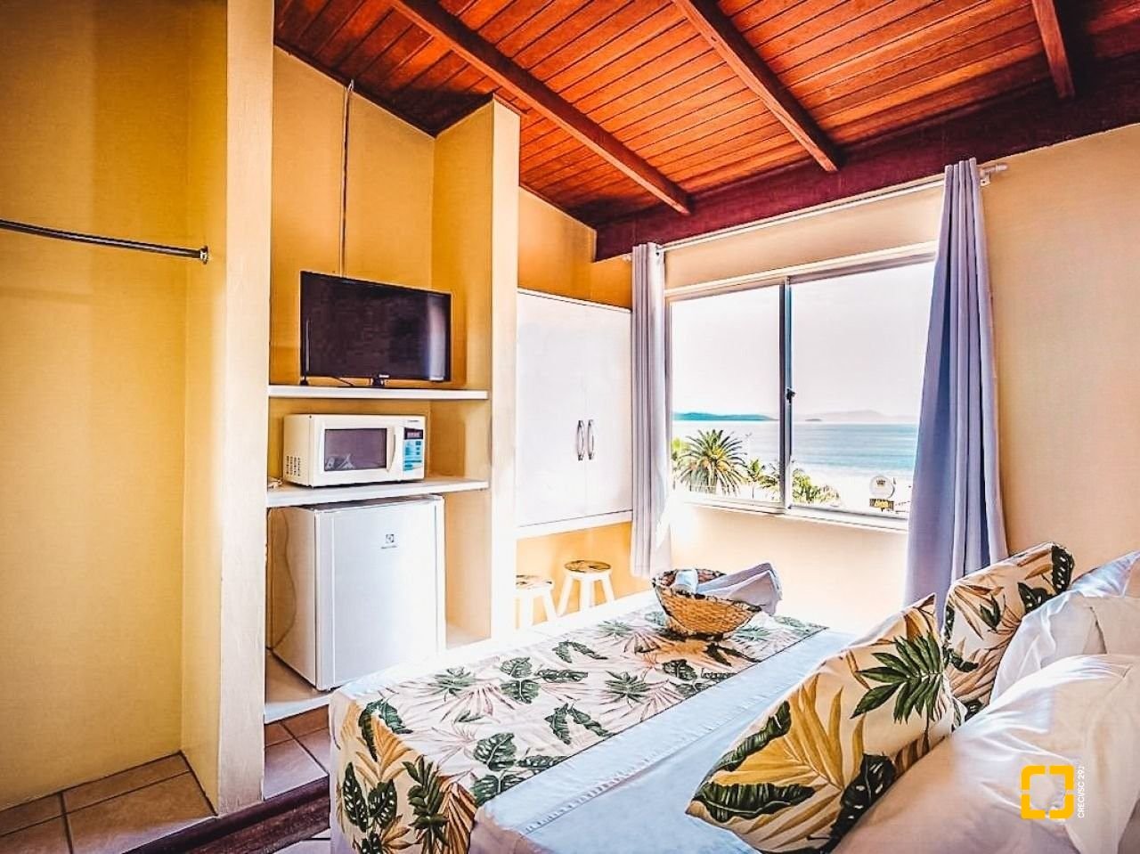 Hotel com 1084m², 42 quartos (sendo 21 suítes), 18 garagens, no bairro Canasvieiras em Florianópolis