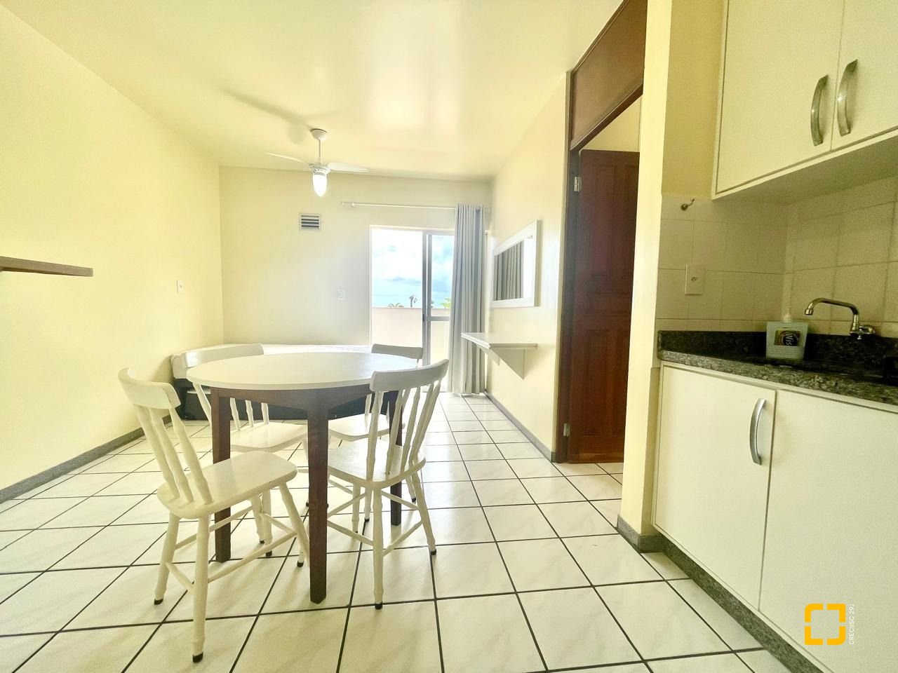 Hotel com 1084m², 42 quartos (sendo 21 suítes), 18 garagens, no bairro Canasvieiras em Florianópolis