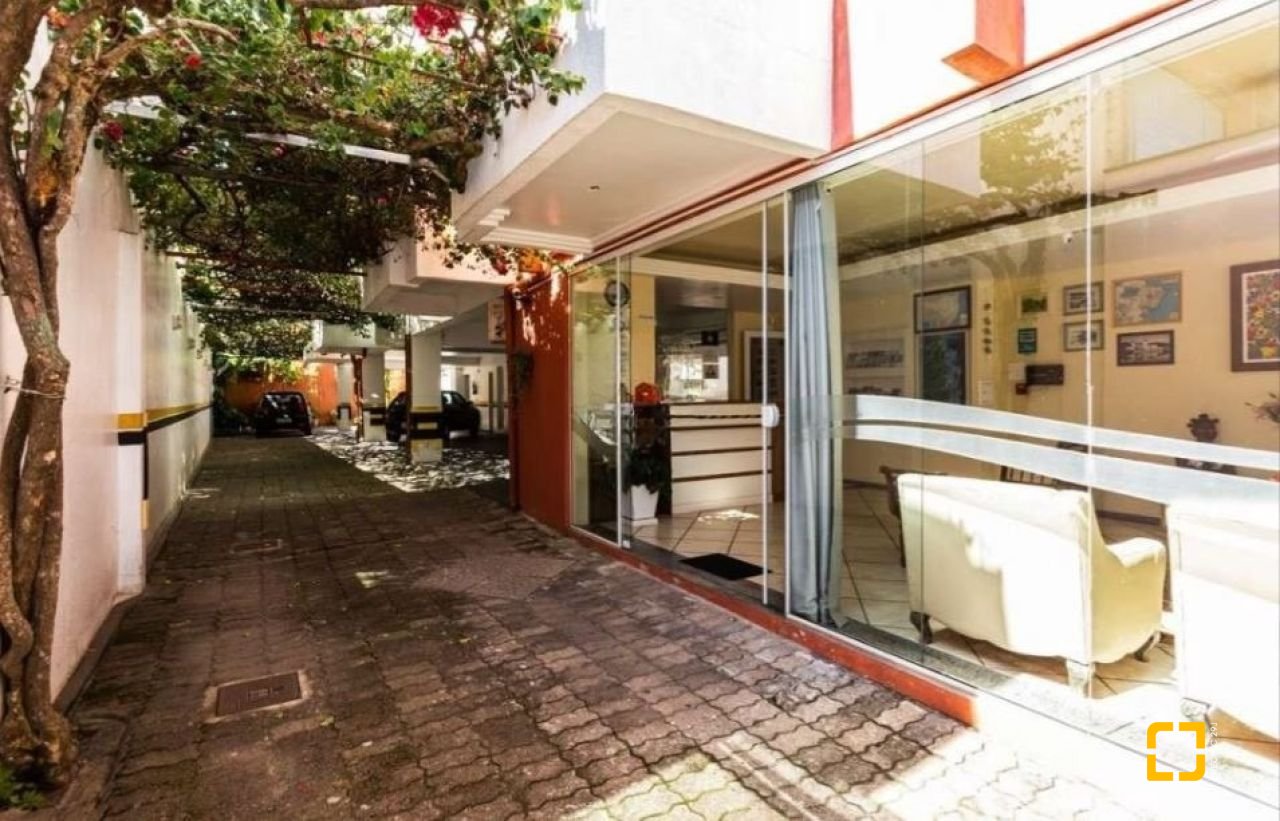 Hotel com 1084m², 42 quartos (sendo 21 suítes), 18 garagens, no bairro Canasvieiras em Florianópolis