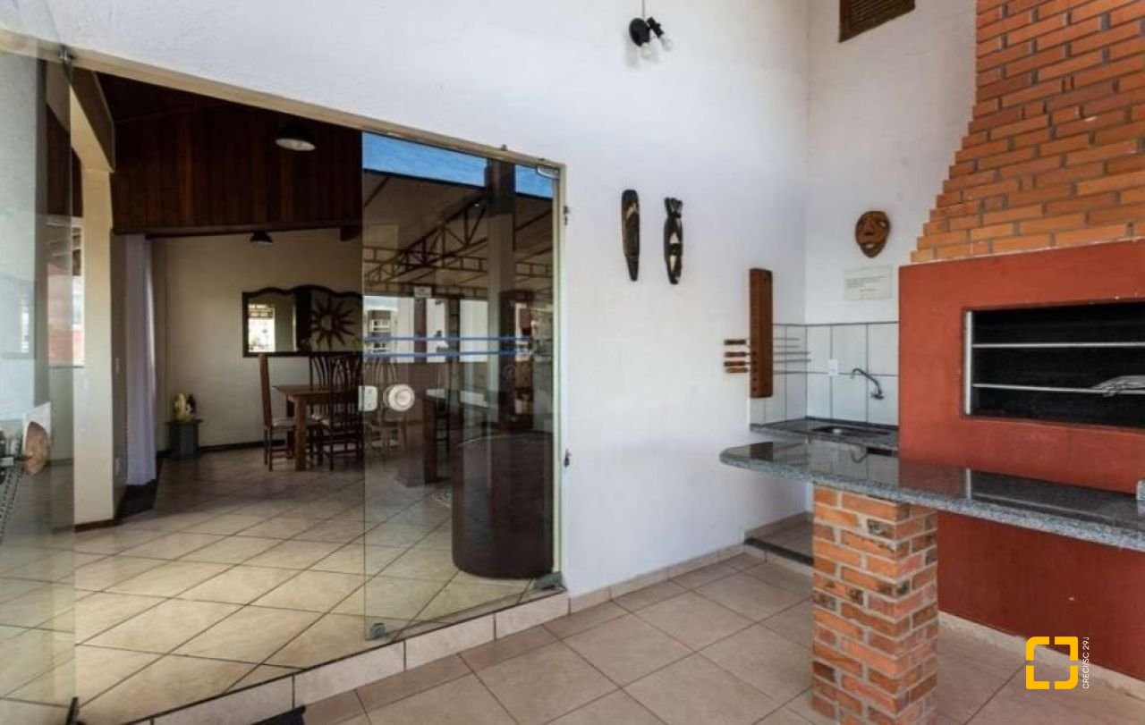 Hotel com 1084m², 42 quartos (sendo 21 suítes), 18 garagens, no bairro Canasvieiras em Florianópolis