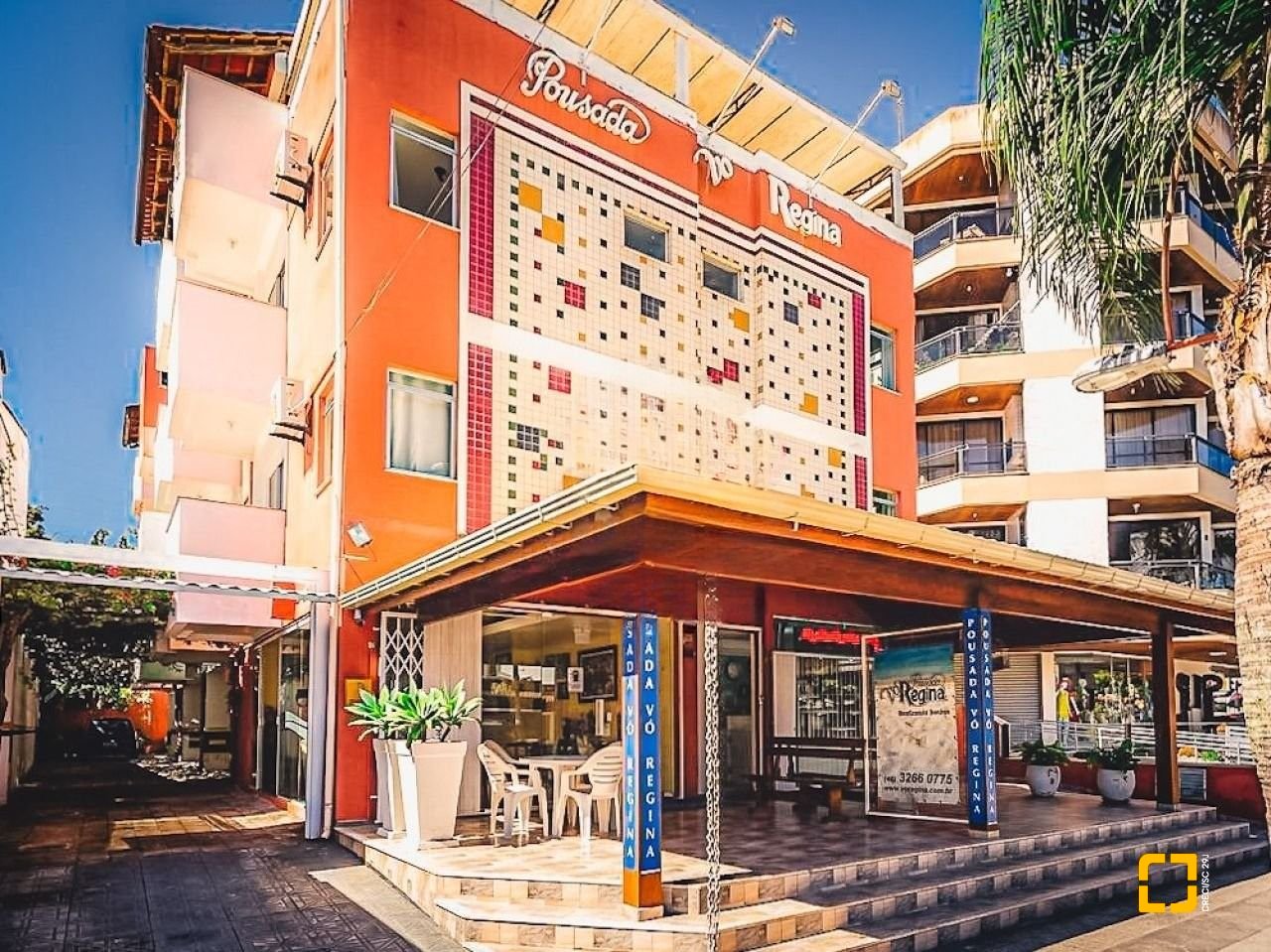 Hotel com 1084m², 42 quartos (sendo 21 suítes), 18 garagens, no bairro Canasvieiras em Florianópolis