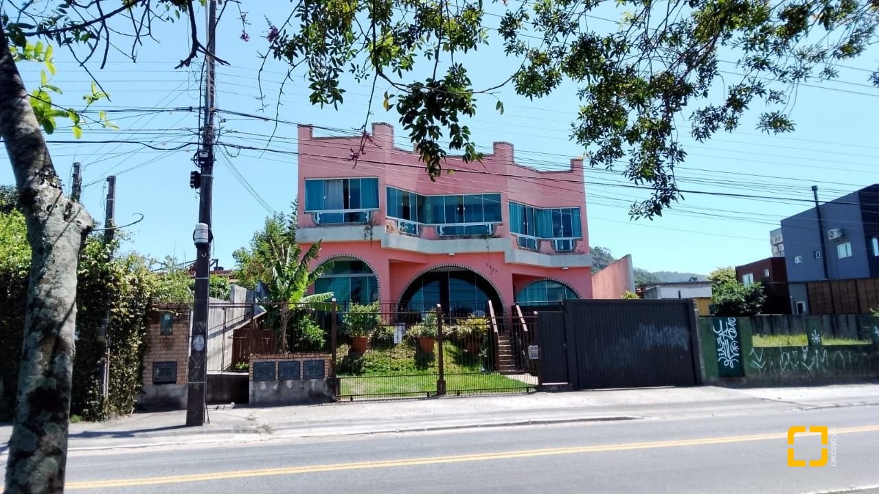 Apartamento com 490m², 6 quartos (sendo 1 suíte), 4 garagens, no bairro Campeche em Florianópolis