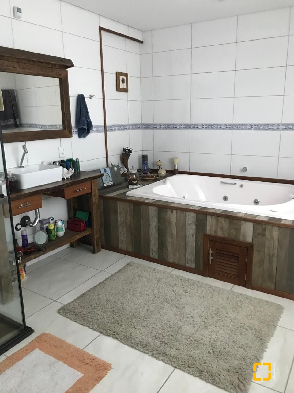 Apartamento com 490m², 6 quartos (sendo 1 suíte), 4 garagens, no bairro Campeche em Florianópolis