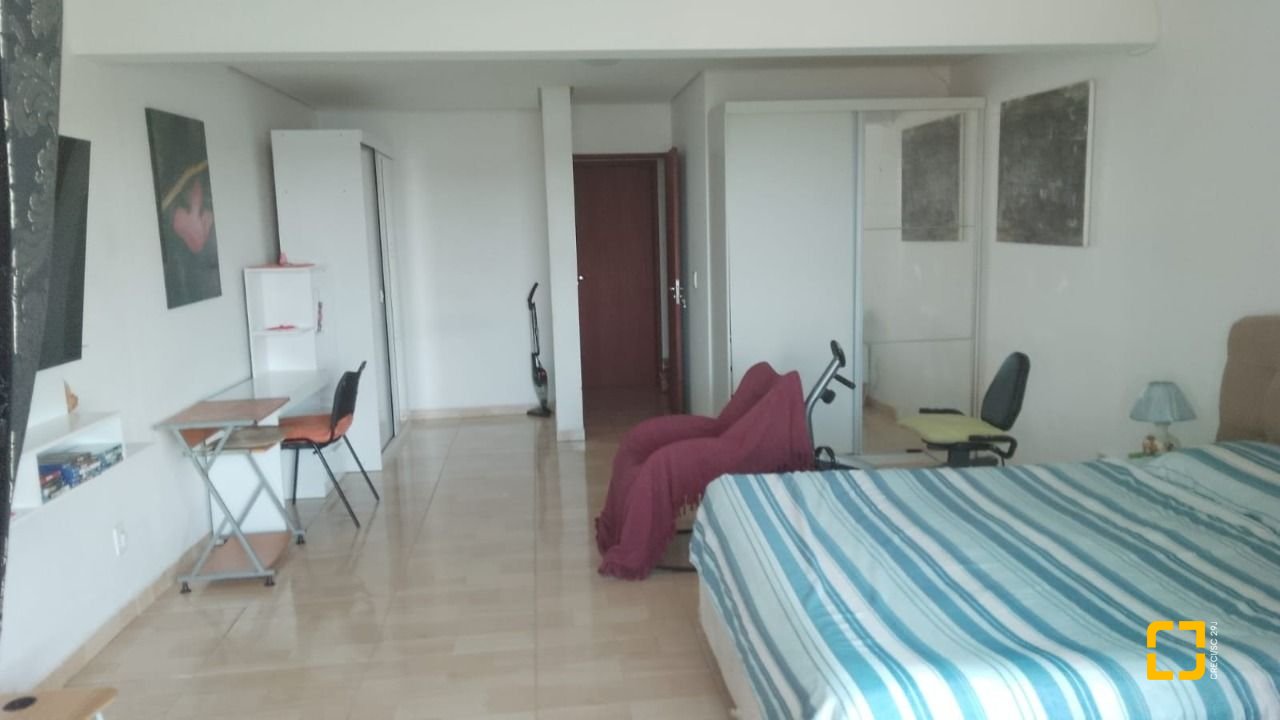Apartamento com 490m², 6 quartos (sendo 1 suíte), 4 garagens, no bairro Campeche em Florianópolis