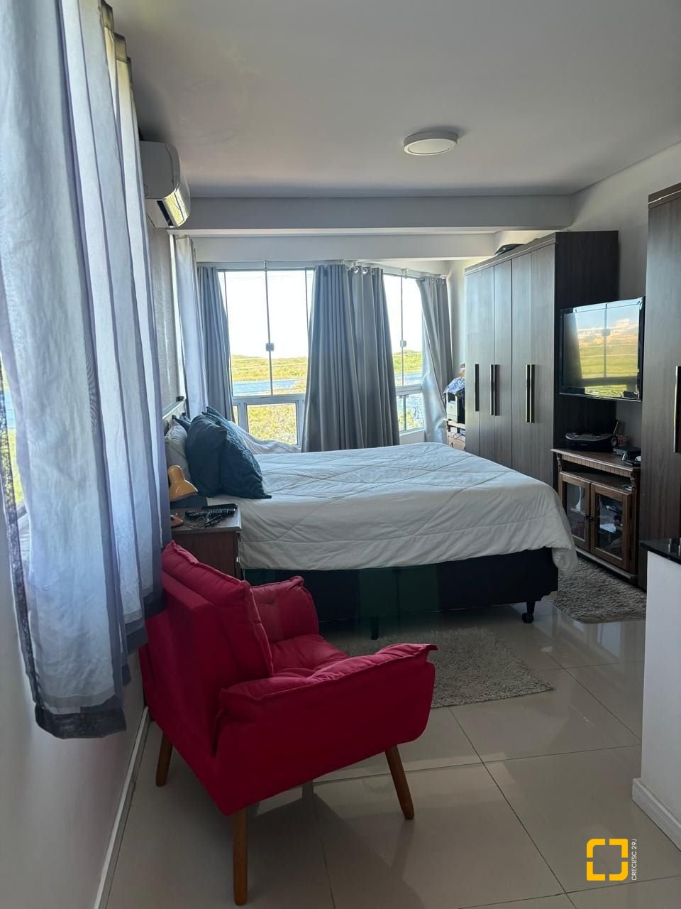 Apartamento com 490m², 6 quartos (sendo 1 suíte), 4 garagens, no bairro Campeche em Florianópolis