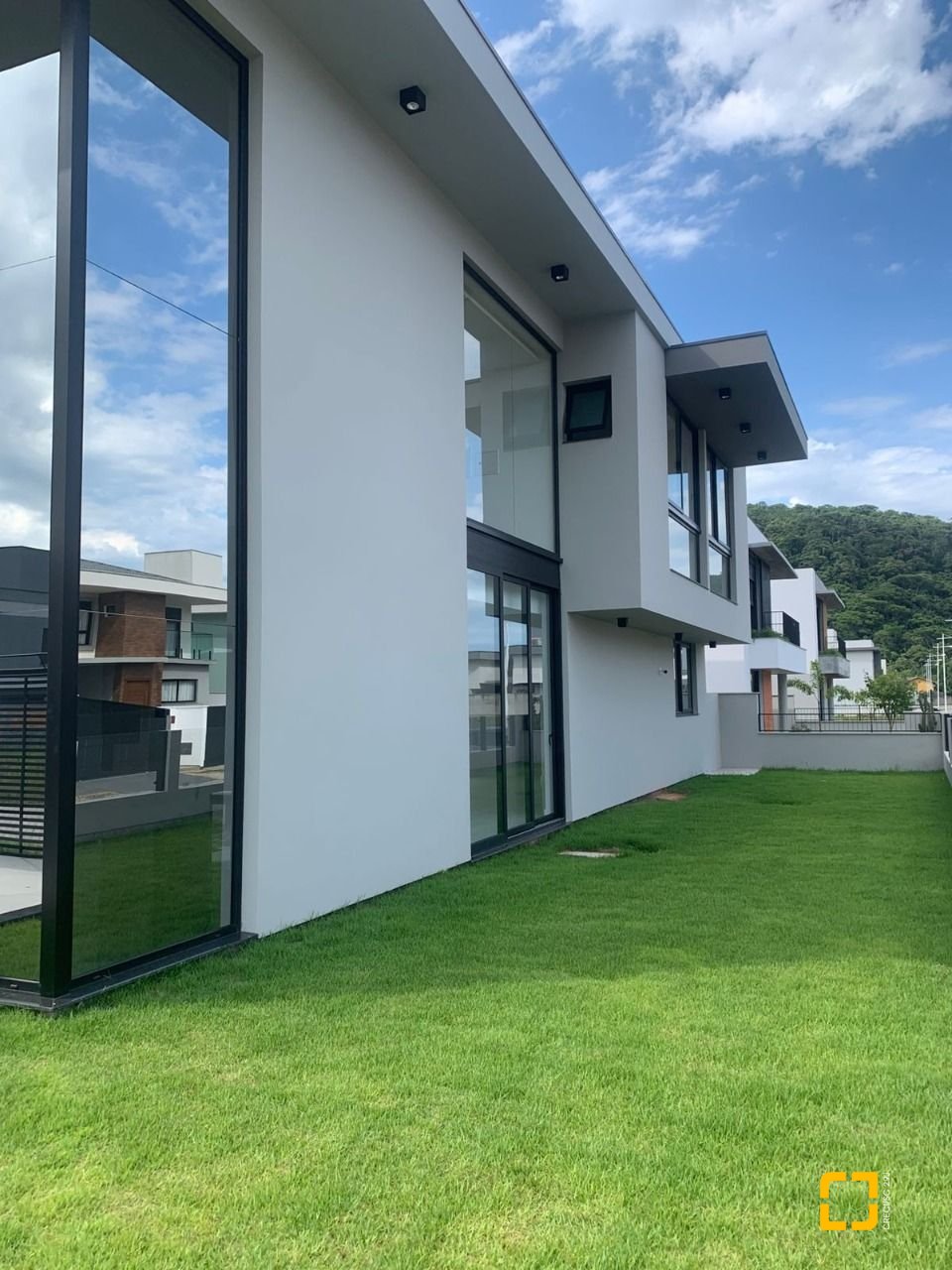 Casa com 311m², no bairro Rio Tavares em Florianópolis