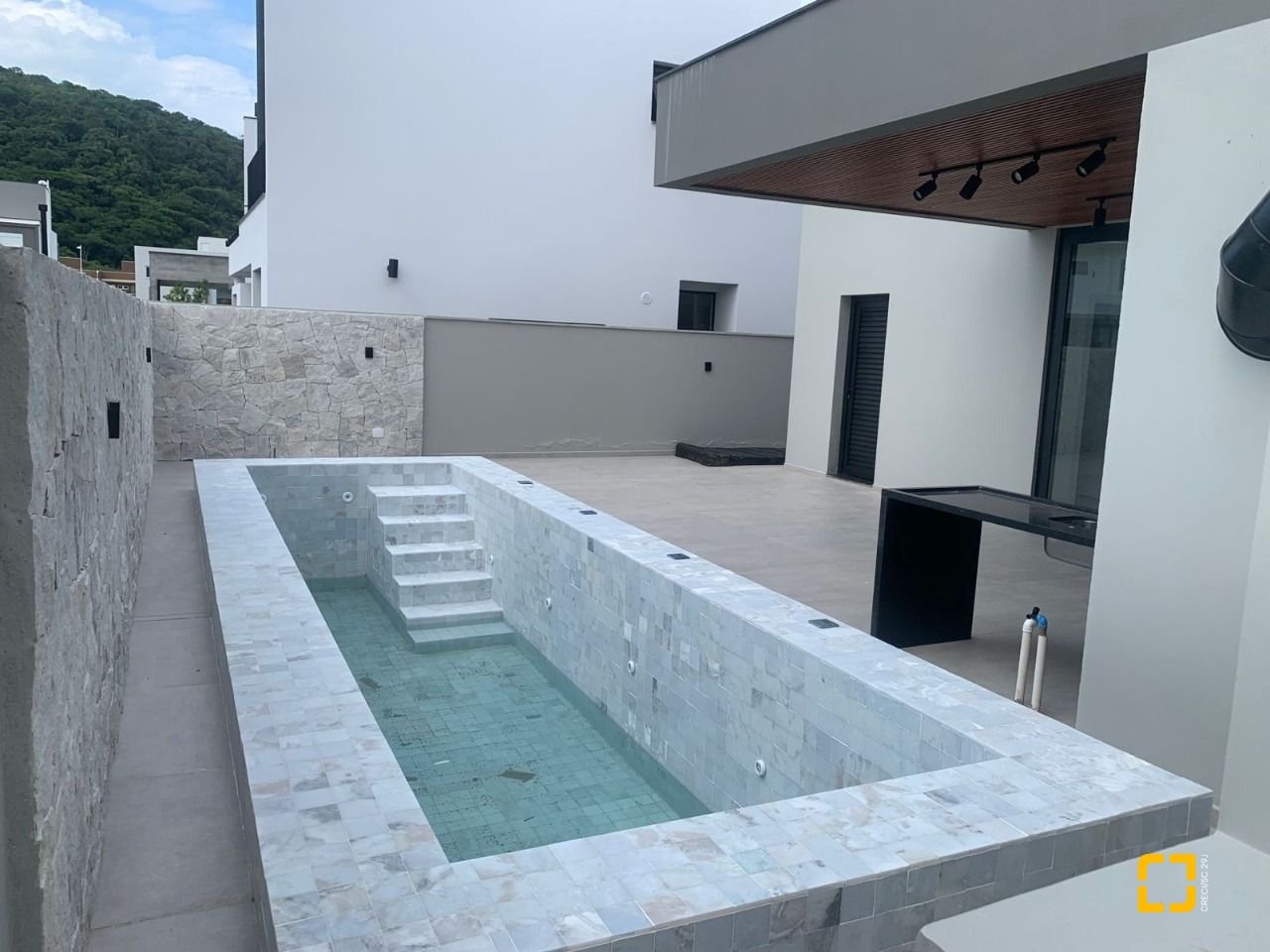 Casa com 311m², no bairro Rio Tavares em Florianópolis