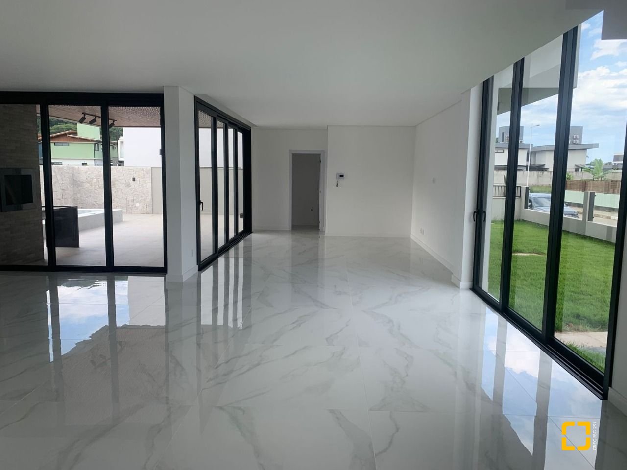 Casa com 311m², no bairro Rio Tavares em Florianópolis