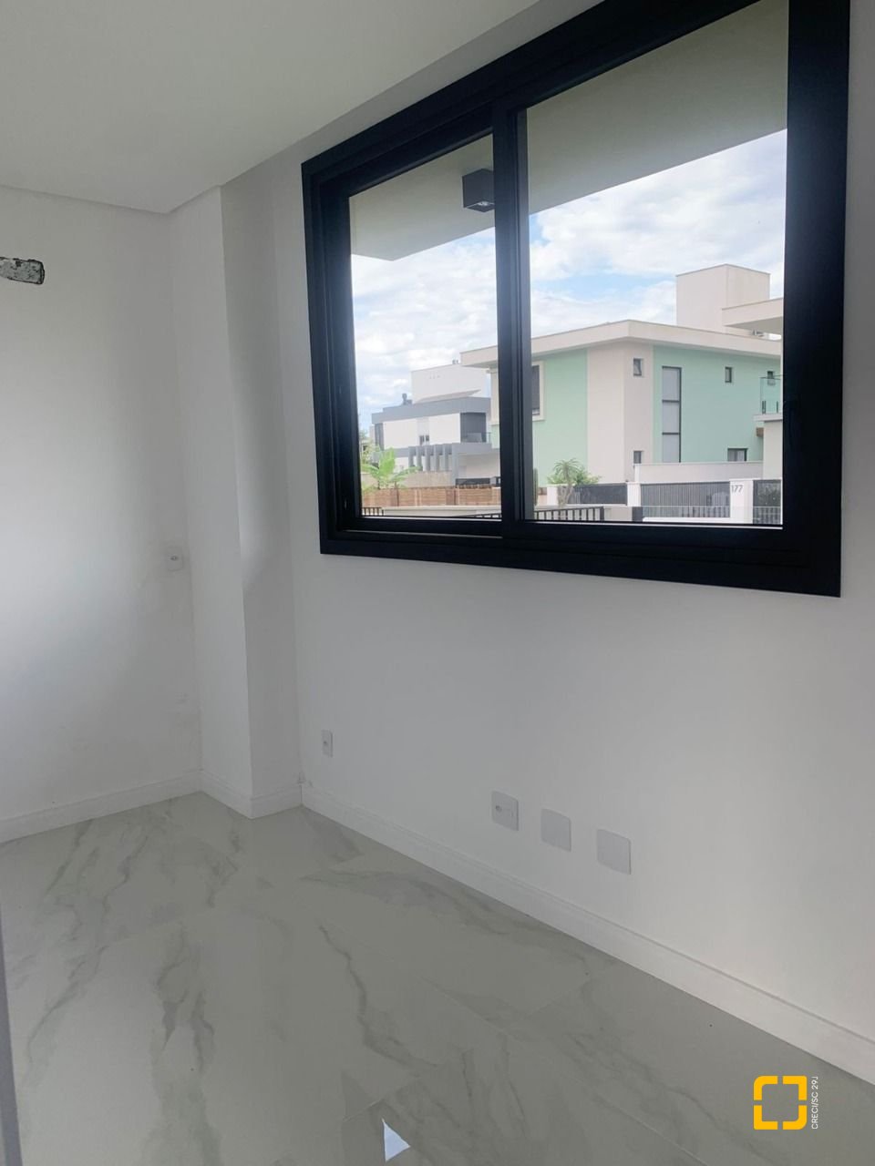 Casa com 311m², no bairro Rio Tavares em Florianópolis