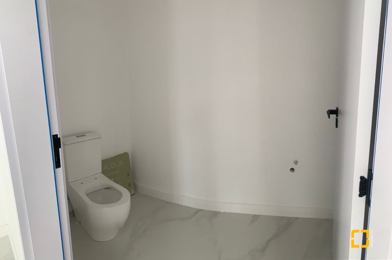 Casa com 311m², no bairro Rio Tavares em Florianópolis