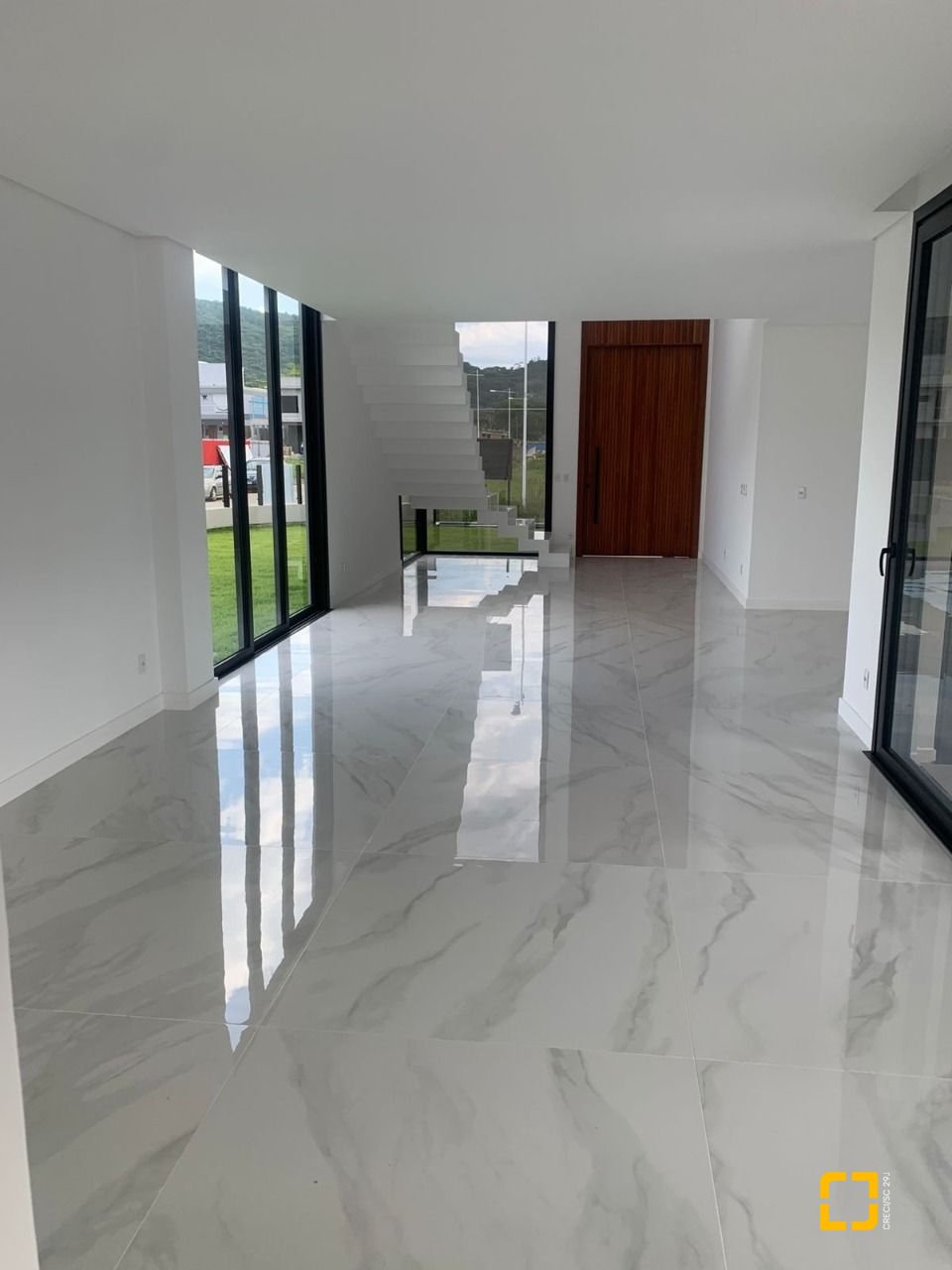 Casa com 311m², no bairro Rio Tavares em Florianópolis