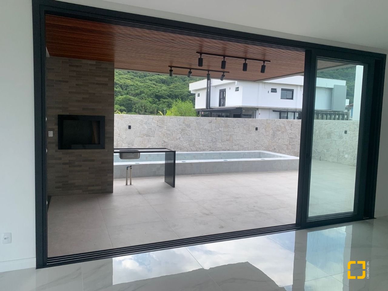 Casa com 311m², no bairro Rio Tavares em Florianópolis