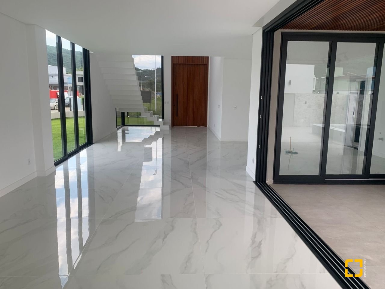 Casa com 311m², no bairro Rio Tavares em Florianópolis