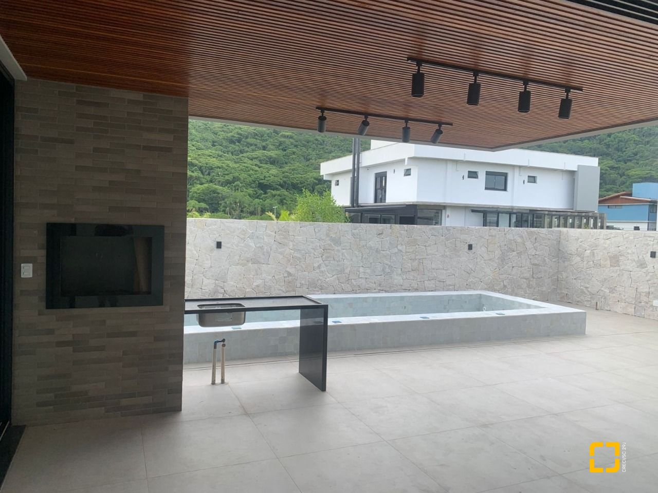 Casa com 311m², no bairro Rio Tavares em Florianópolis