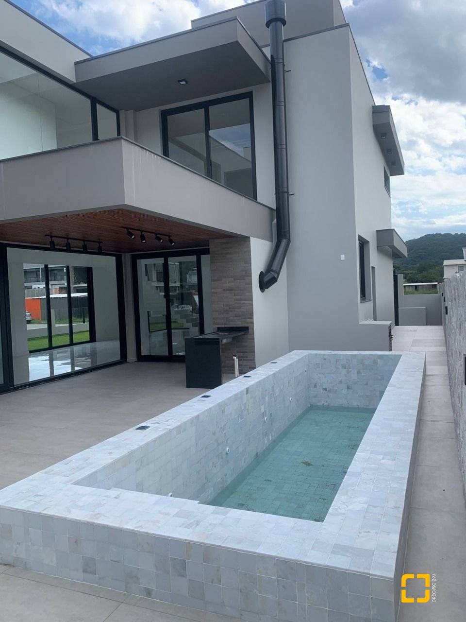 Casa com 311m², no bairro Rio Tavares em Florianópolis