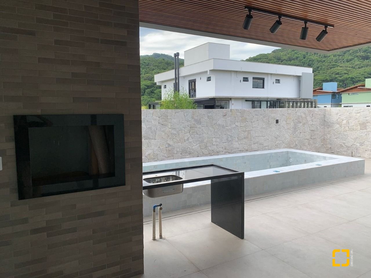 Casa com 311m², no bairro Rio Tavares em Florianópolis
