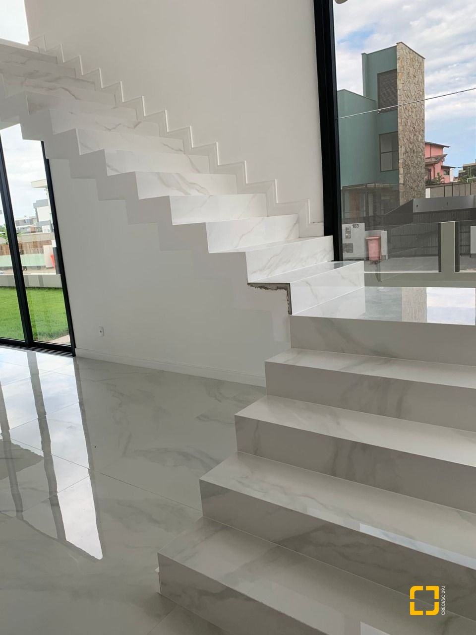 Casa com 311m², no bairro Rio Tavares em Florianópolis