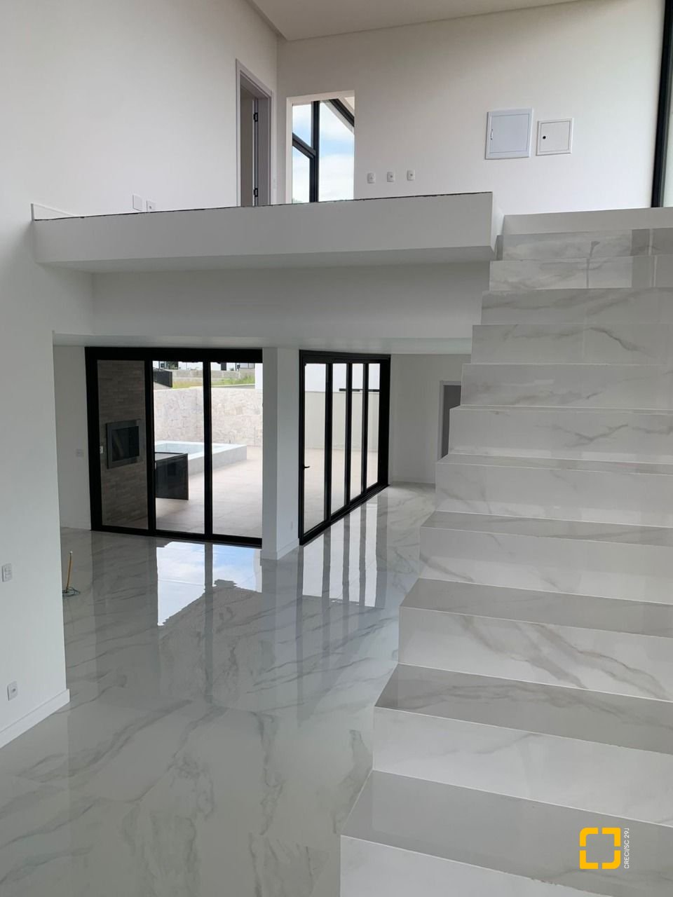 Casa com 311m², no bairro Rio Tavares em Florianópolis