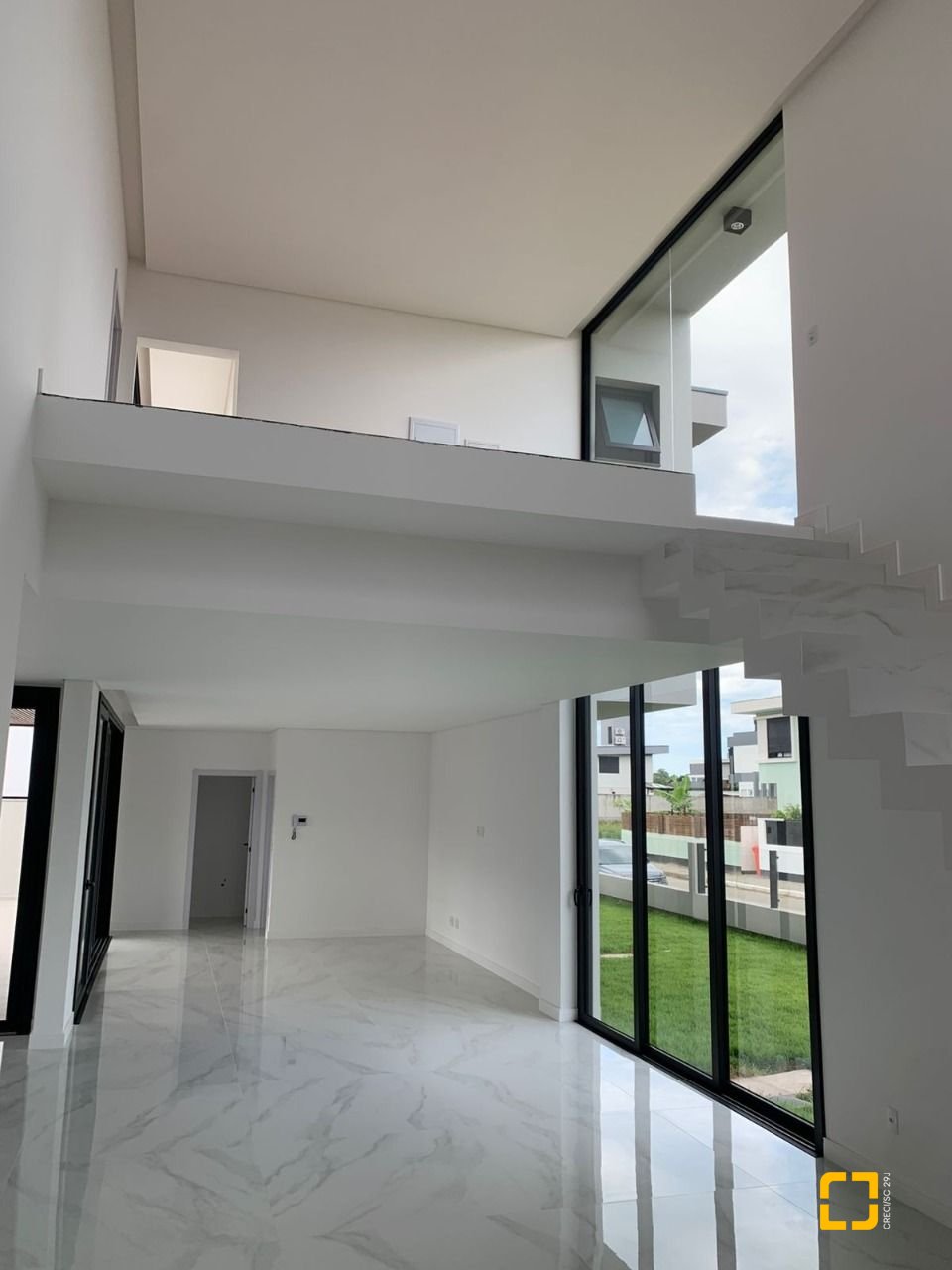 Casa com 311m², no bairro Rio Tavares em Florianópolis