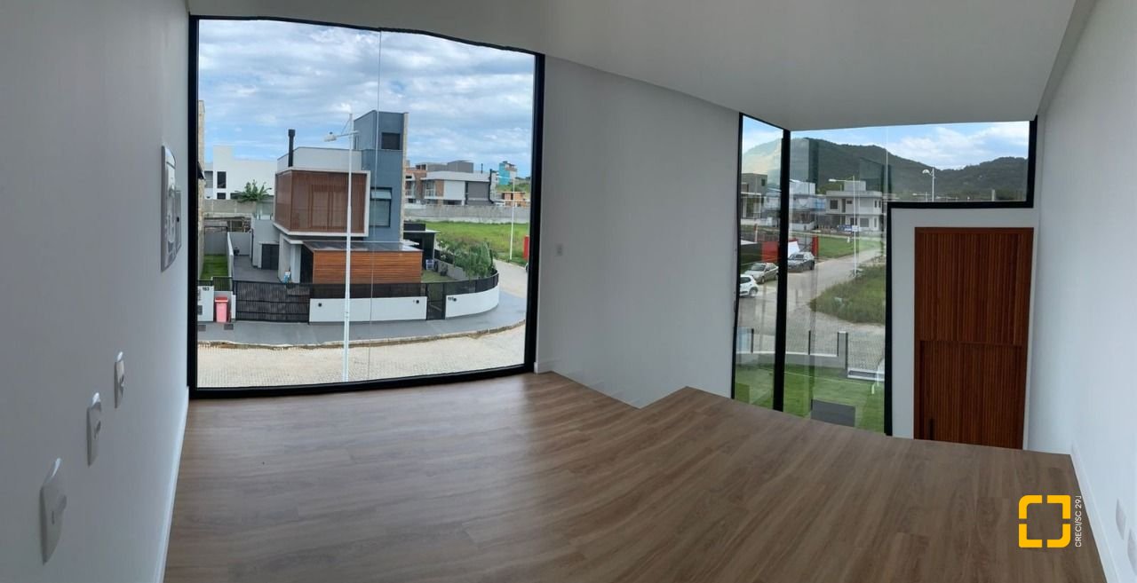 Casa com 311m², no bairro Rio Tavares em Florianópolis