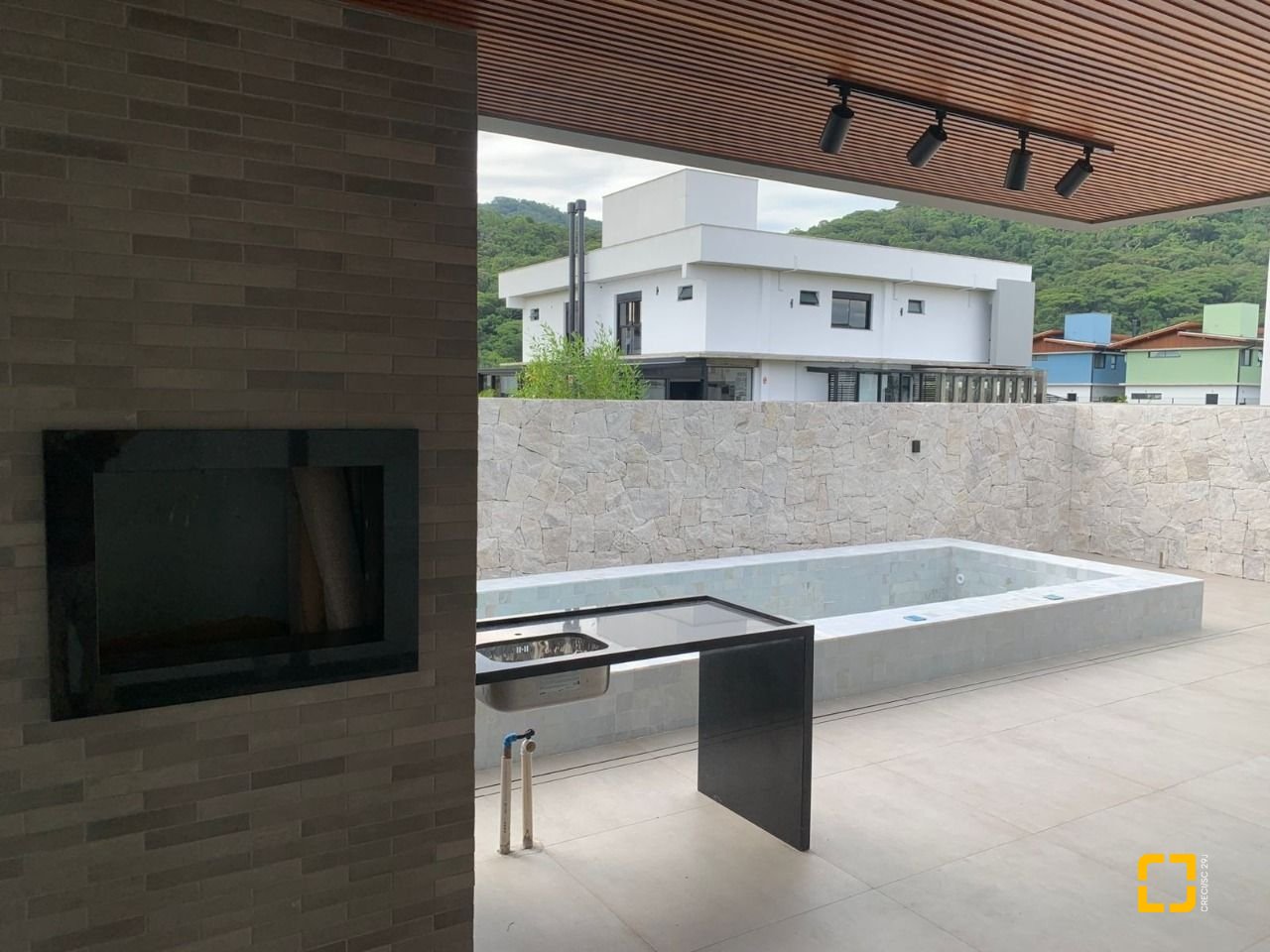 Casa com 311m², no bairro Rio Tavares em Florianópolis