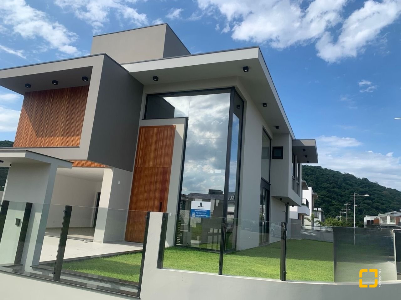 Casa com 311m², no bairro Rio Tavares em Florianópolis