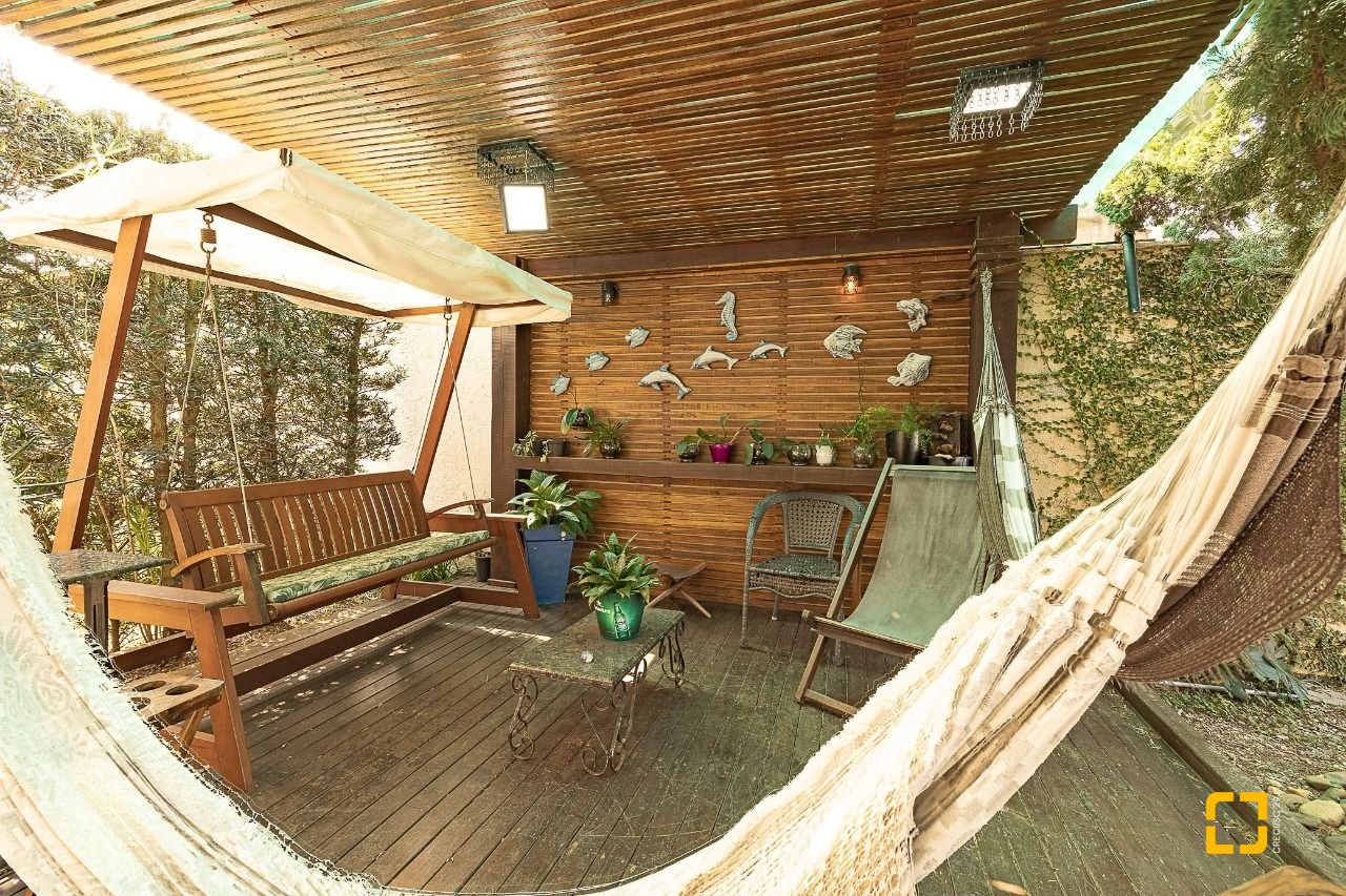 Casa com 271m², 6 quartos (sendo 3 suítes), 2 garagens, no bairro Ingleses em Florianópolis