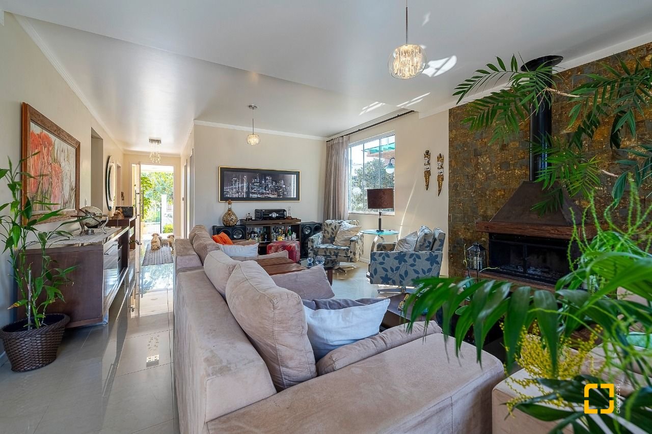 Casa com 271m², 6 quartos (sendo 3 suítes), 2 garagens, no bairro Ingleses em Florianópolis