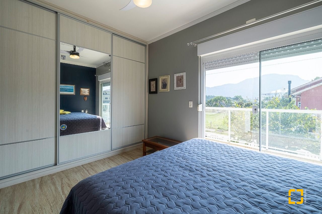 Casa com 271m², 6 quartos (sendo 3 suítes), 2 garagens, no bairro Ingleses em Florianópolis