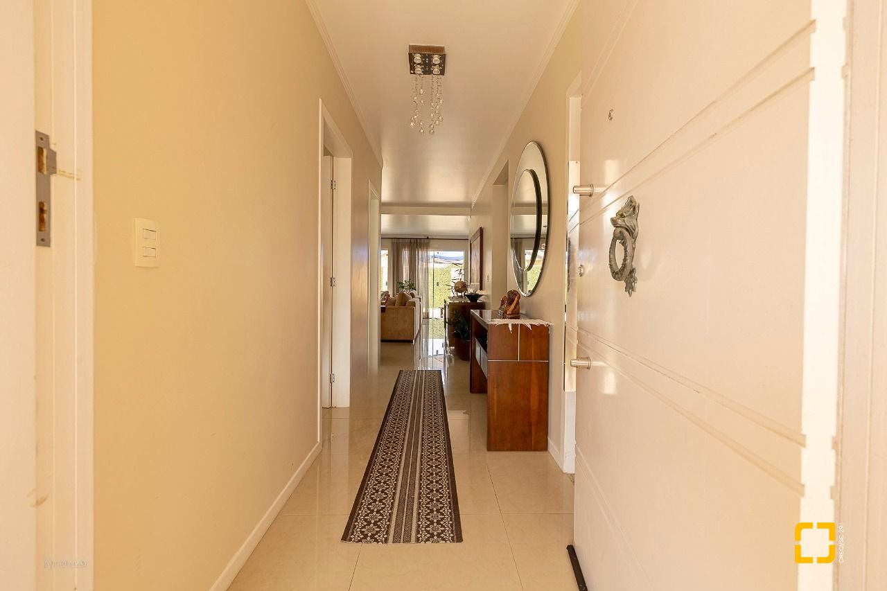 Casa com 271m², 6 quartos (sendo 3 suítes), 2 garagens, no bairro Ingleses em Florianópolis