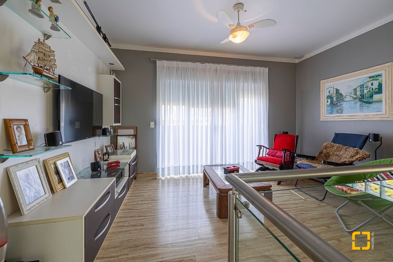 Casa com 271m², 6 quartos (sendo 3 suítes), 2 garagens, no bairro Ingleses em Florianópolis
