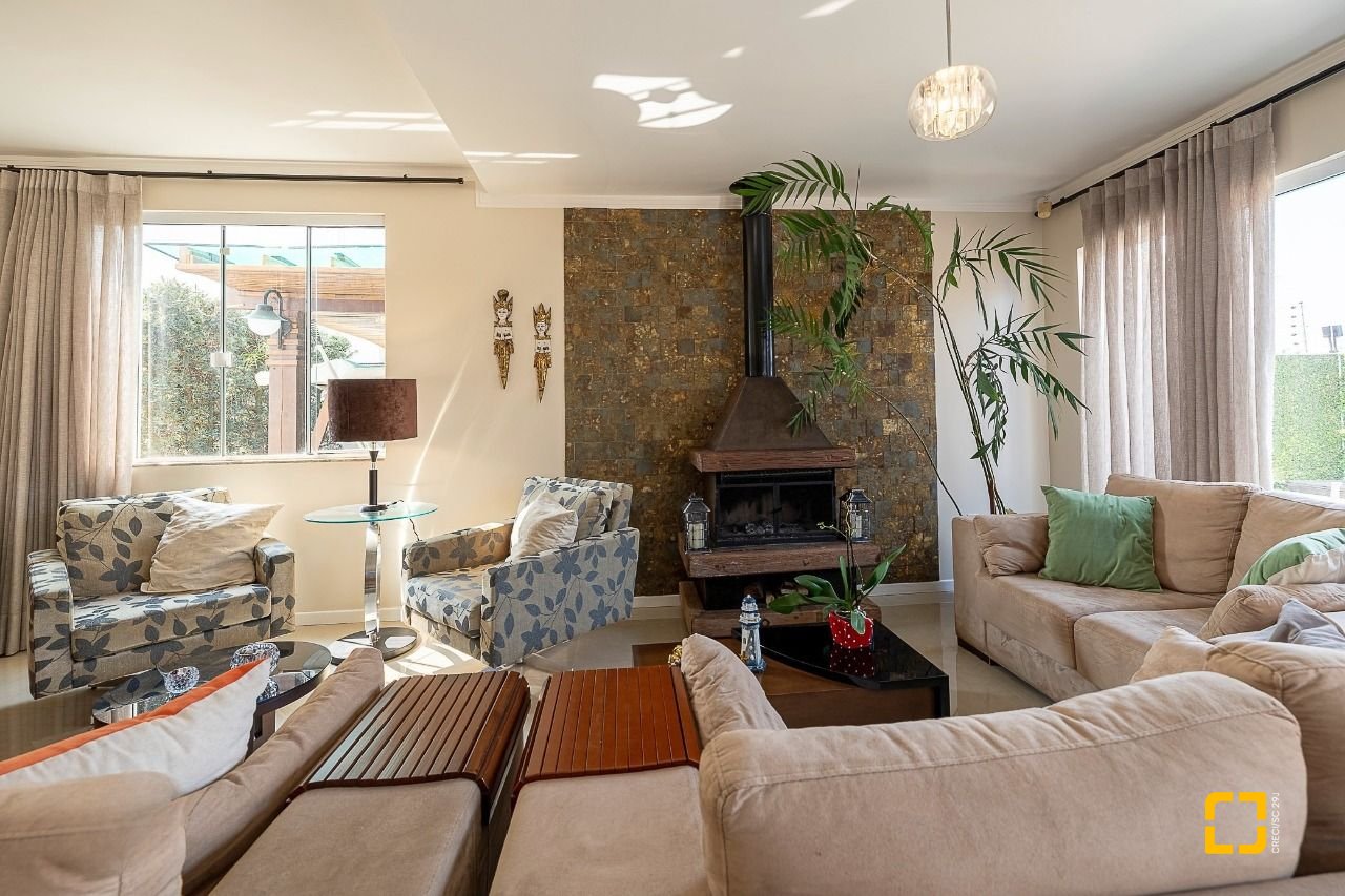 Casa com 271m², 6 quartos (sendo 3 suítes), 2 garagens, no bairro Ingleses em Florianópolis
