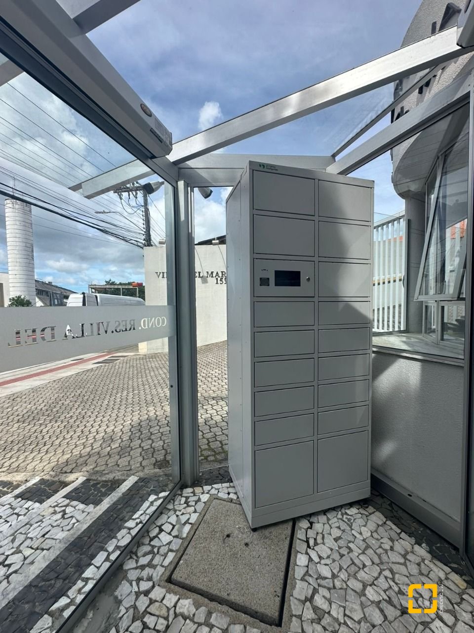 Apartamento com 91m², 4 quartos (sendo 1 suíte), 1 garagem, no bairro Coqueiros em Florianópolis