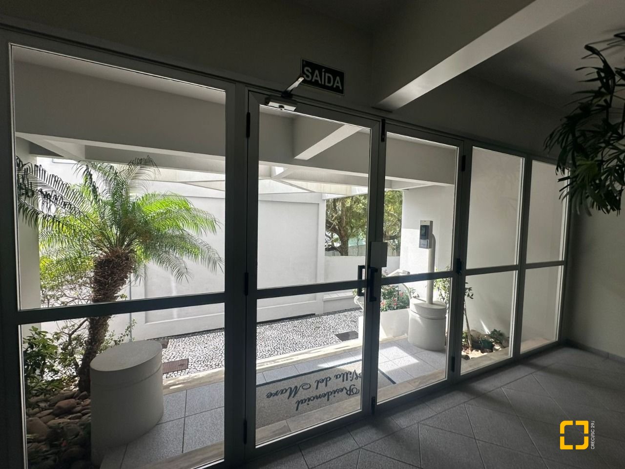 Apartamento com 91m², 4 quartos (sendo 1 suíte), 1 garagem, no bairro Coqueiros em Florianópolis