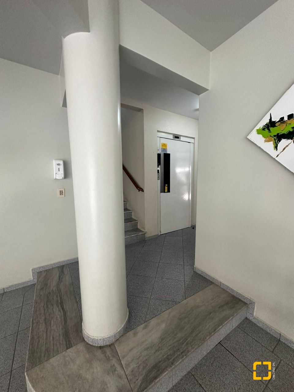 Apartamento com 91m², 4 quartos (sendo 1 suíte), 1 garagem, no bairro Coqueiros em Florianópolis