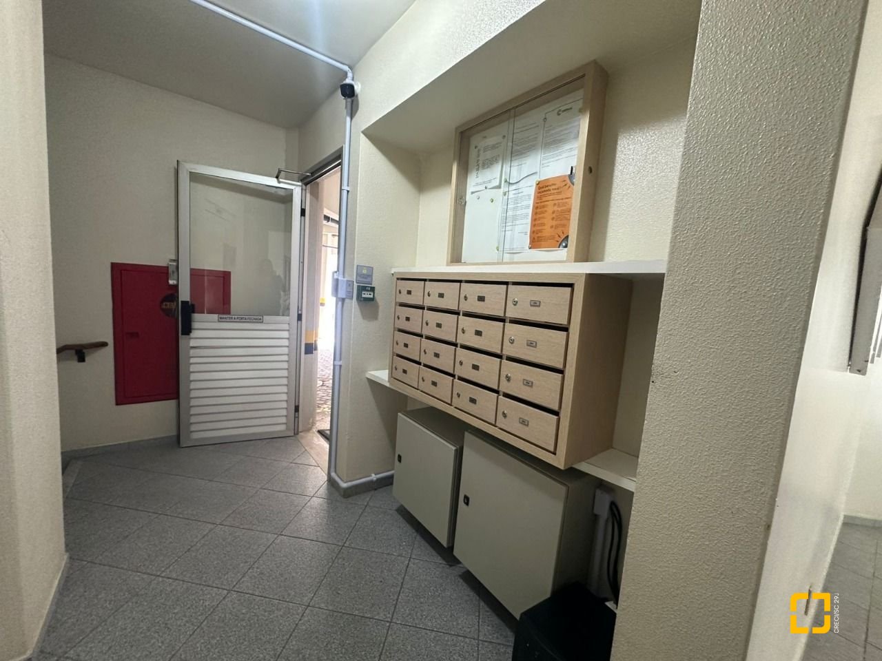 Apartamento com 91m², 4 quartos (sendo 1 suíte), 1 garagem, no bairro Coqueiros em Florianópolis