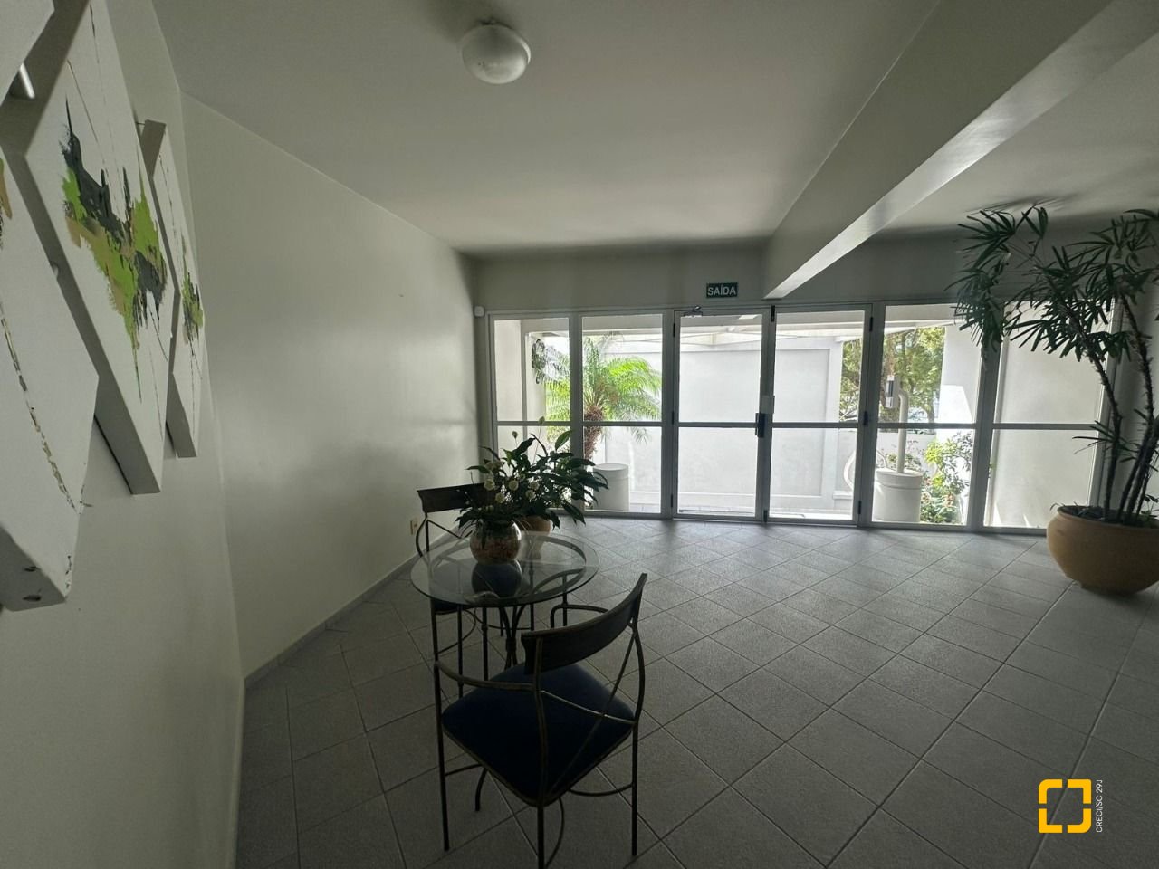 Apartamento com 91m², 4 quartos (sendo 1 suíte), 1 garagem, no bairro Coqueiros em Florianópolis