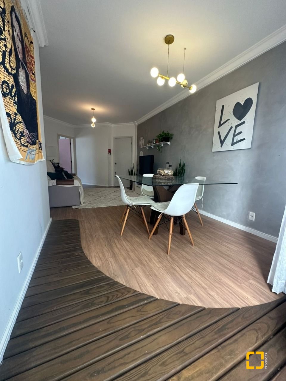 Apartamento com 91m², 4 quartos (sendo 1 suíte), 1 garagem, no bairro Coqueiros em Florianópolis