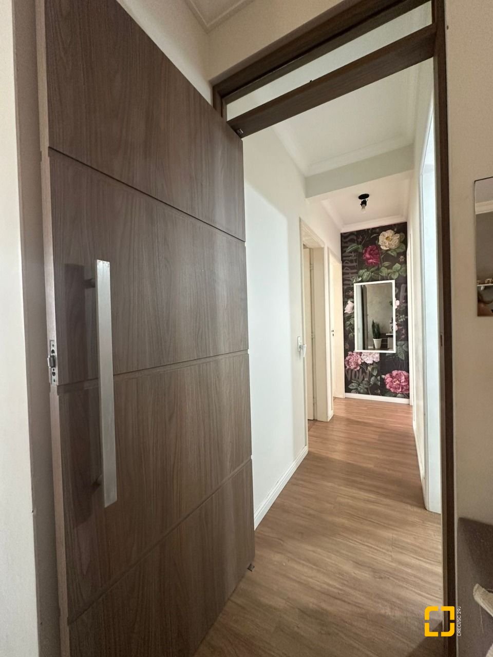 Apartamento com 91m², 4 quartos (sendo 1 suíte), 1 garagem, no bairro Coqueiros em Florianópolis