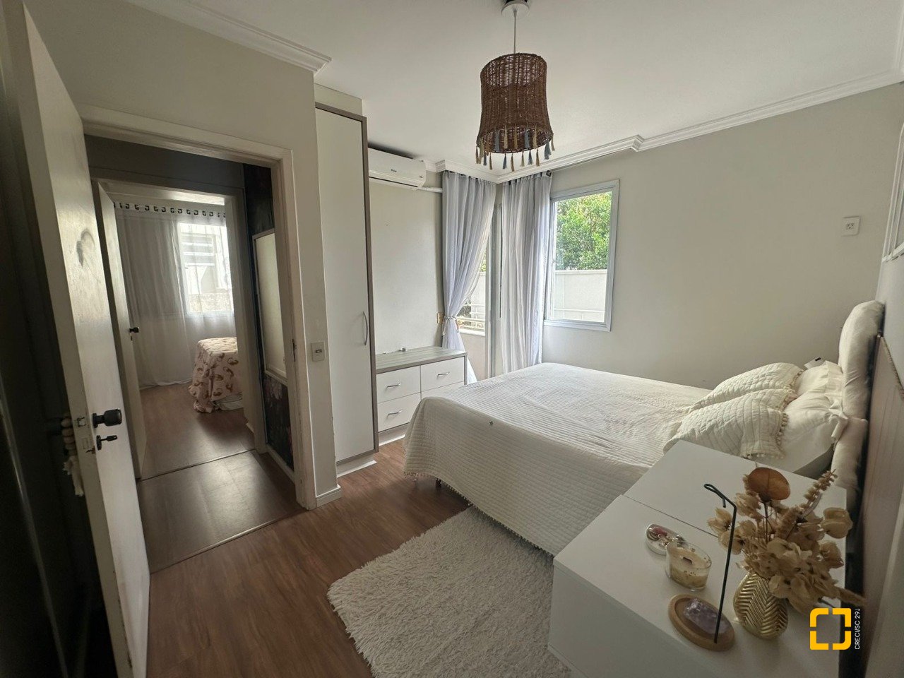 Apartamento com 91m², 4 quartos (sendo 1 suíte), 1 garagem, no bairro Coqueiros em Florianópolis