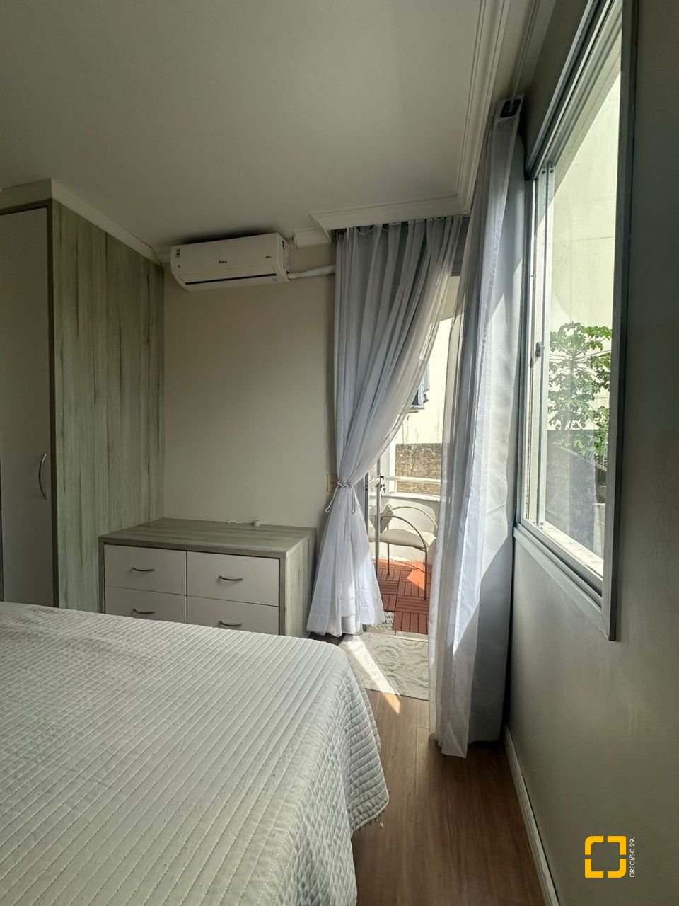 Apartamento com 91m², 4 quartos (sendo 1 suíte), 1 garagem, no bairro Coqueiros em Florianópolis