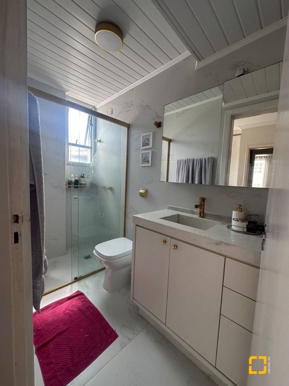 Apartamento com 91m², 4 quartos (sendo 1 suíte), 1 garagem, no bairro Coqueiros em Florianópolis