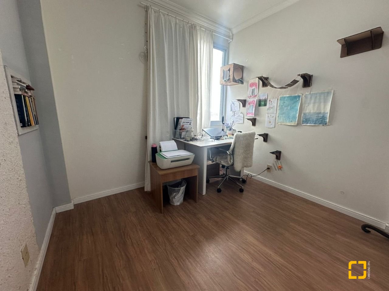 Apartamento com 91m², 4 quartos (sendo 1 suíte), 1 garagem, no bairro Coqueiros em Florianópolis