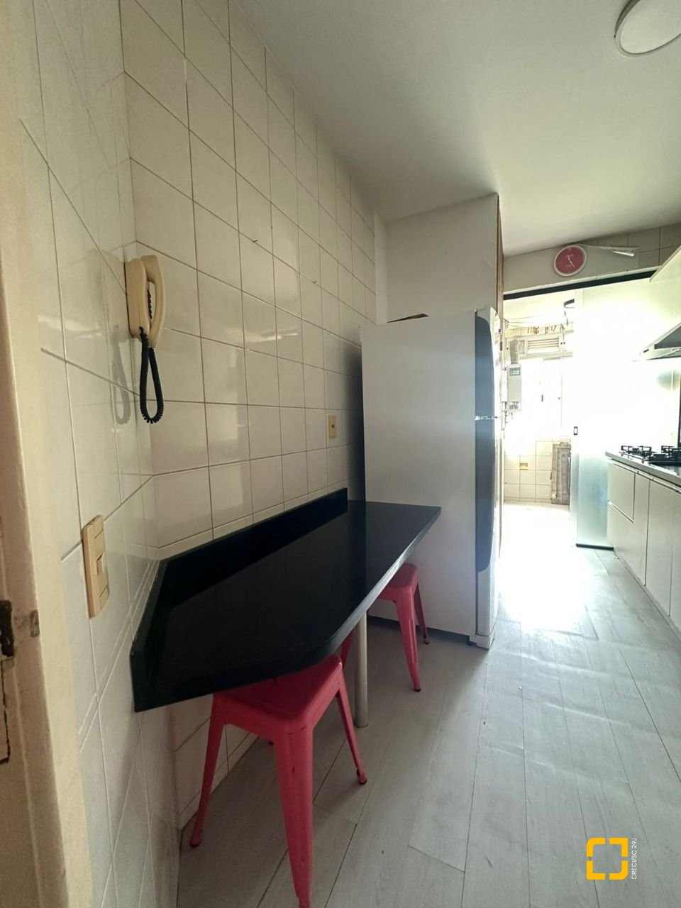 Apartamento com 91m², 4 quartos (sendo 1 suíte), 1 garagem, no bairro Coqueiros em Florianópolis