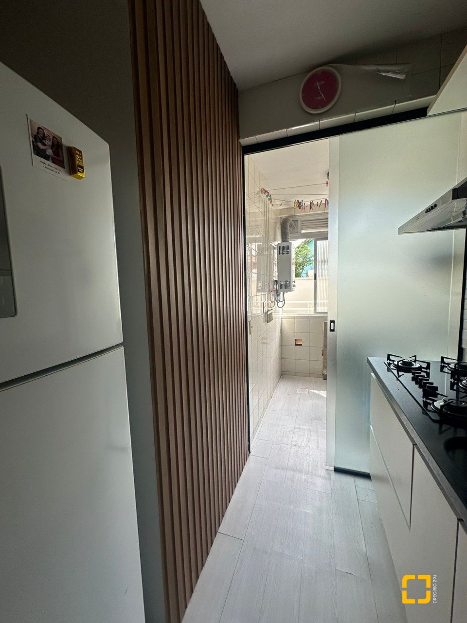 Apartamento com 91m², 4 quartos (sendo 1 suíte), 1 garagem, no bairro Coqueiros em Florianópolis