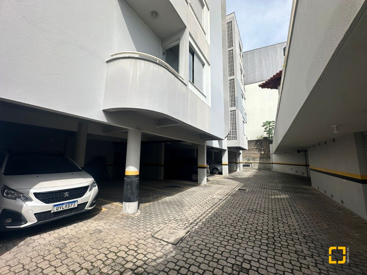 Apartamento com 91m², 4 quartos (sendo 1 suíte), 1 garagem, no bairro Coqueiros em Florianópolis